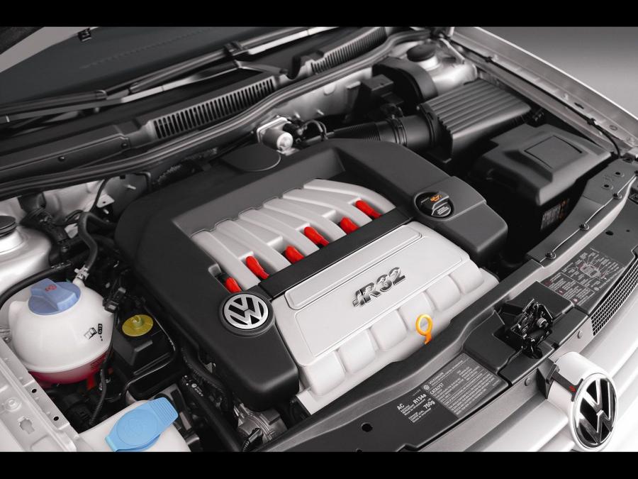  Volkswagen Golf R32 2004 года  (фото 2 из 12)